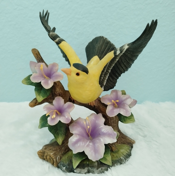 Goldfinch and Lilies Vintage Ceramic Hand Painted Figurine Cottagcore - Picture 16 of 16